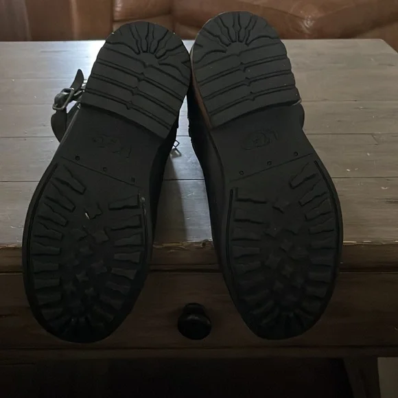 EUC Size 8 UGG boots - Picture 3 of 6